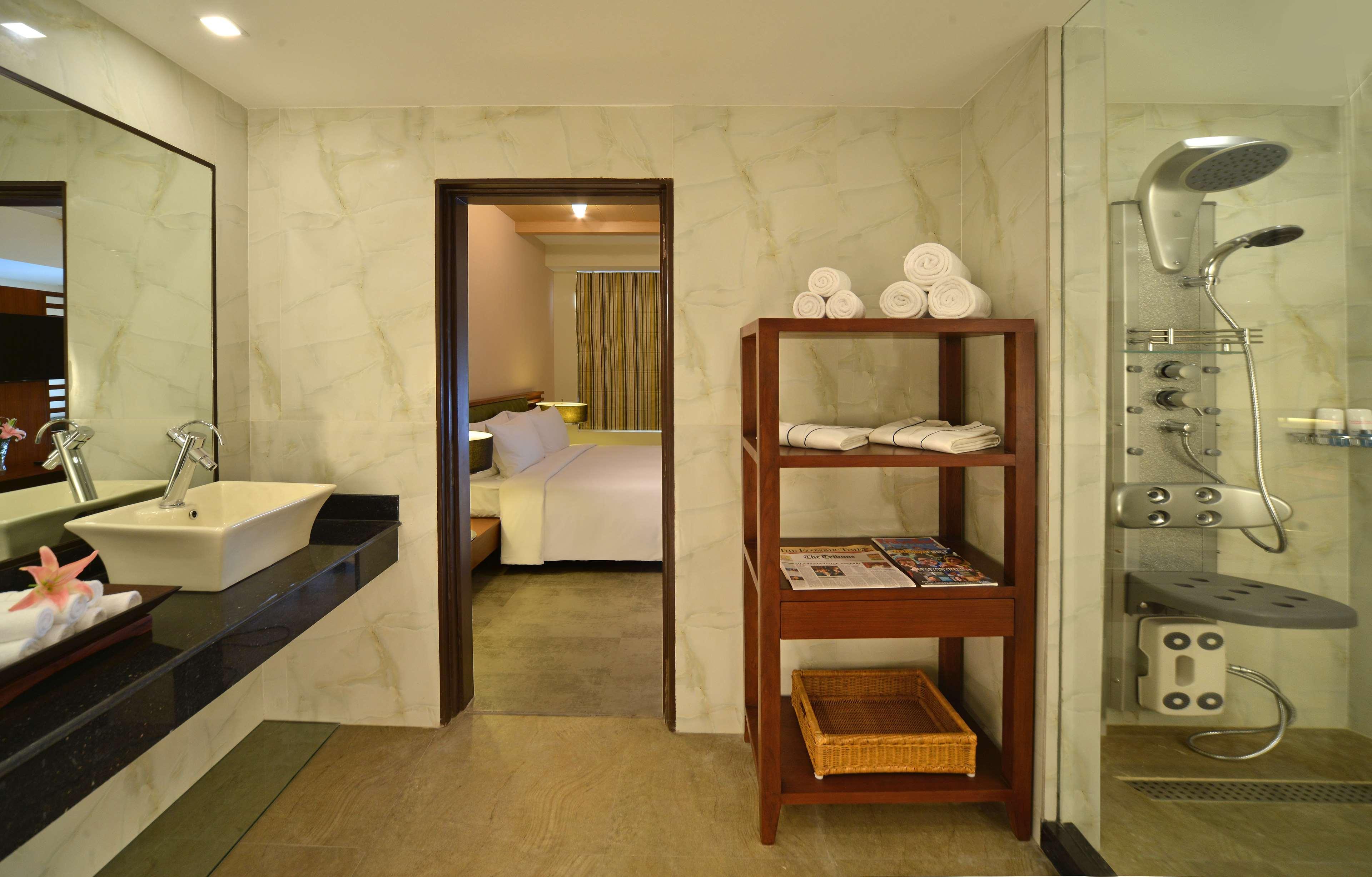 Park Inn By Radisson Amritsar Airport Extérieur photo